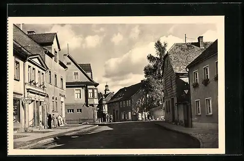 AK Bad Berka, Bahnhofstrasse, Optiker, Friseur