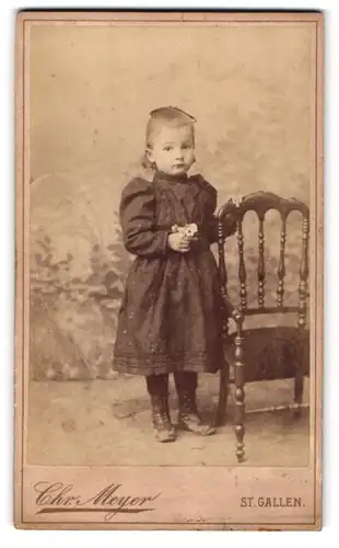 Fotografie Chr. Meyer, St. Gallen, Linsenbühl-Str. 84, Kleines Mädchen im hübschen Kleid