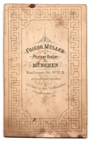 Fotografie Friedr. Müller, München, Kaufinger Str. 21 II, Bürgerliche Dame im modischen Kleid