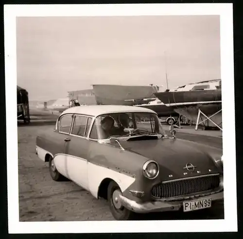 Fotografie Auto Opel Rekord, PKW mit Kennzeichen PI-MN99