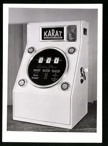 Fotografie Karat Ausspielgerät, Automat für Geld-Glücksspiel