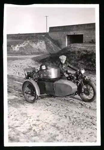 Fotografie Motorrad mit Seitenwagen, Krad-Gespann mit Kenzeichen IA-4175