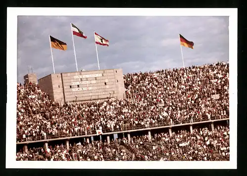 Fotografie Fotograf unbekannnt, Ansicht Berlin-Westend, Olympiastadion Bundesligaspiel Karlsruher SC vs Tasmania 1900