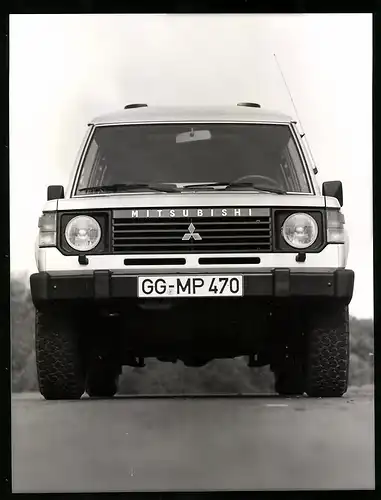 Fotografie Auto Mitsubishi Pajero, Geländewagen mit Kennzeichen Gross-Gerau