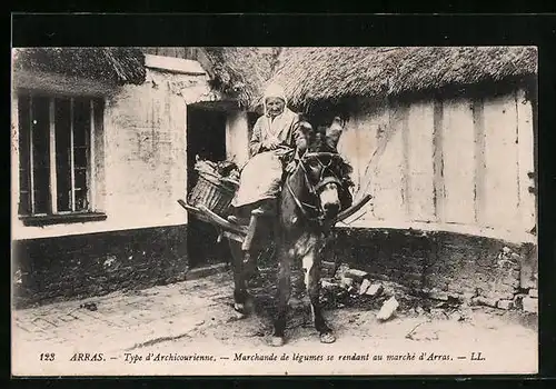 AK Arras, Type d`Archicourienne, Marchande de légumes se rendant au marché, Ältere Gemüsehändlerin reitet auf Maultier