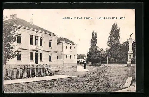 AK Bos. Brod, Strassenpartie mit Denkmal
