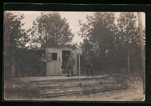Foto-AK Jasna /Galizien, Soldaten am Unterstand