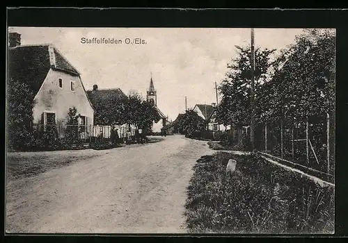 AK Staffelfelden, Strassenpartie mit Kirchturm
