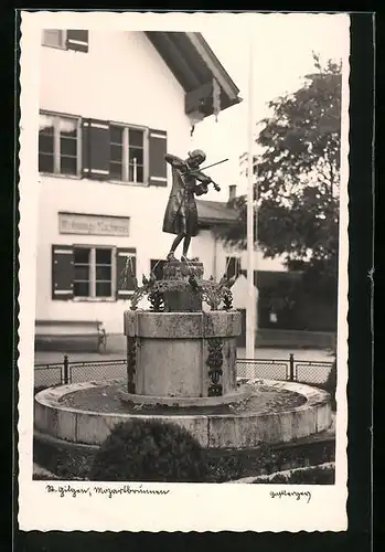 AK St. Gilgen, Blick auf den Mozartbrunnen