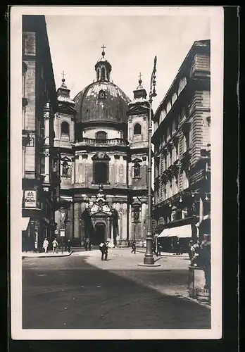 AK Wien, Passanten vor der Peterskirche