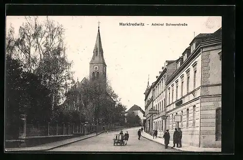 AK Marktredwitz, Admiral Scheerstrasse mit Bank und Kirche