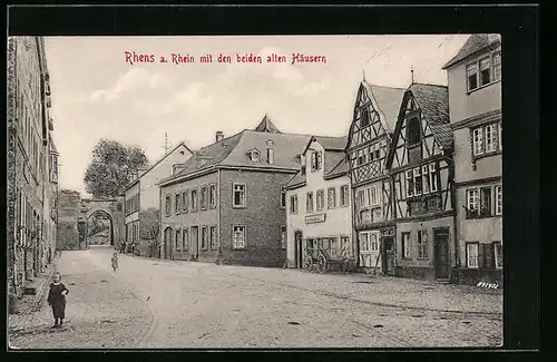 AK Rhens a. Rhein, Strassenpartie und die beiden alten Häuser mit Geschäft