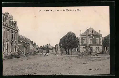 AK Ladon, La Mairie et la Place