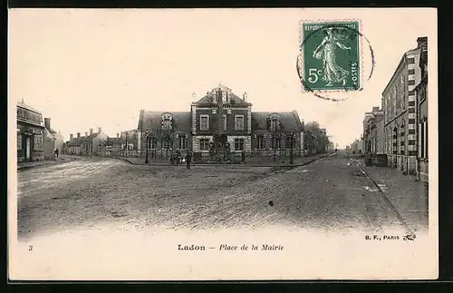 AK Ladon, Place de Mairie