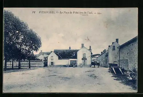 AK Pithiviers-le-Vieil, La Place