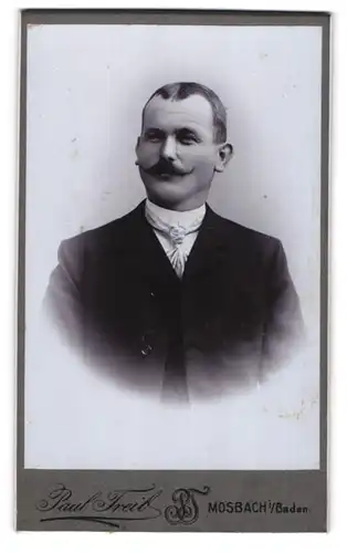 Fotografie Paul Treib, Mosbach, Herr mit schön geschwungenem Moustache