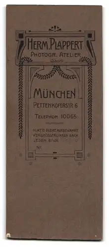 Fotografie Herm. Plappert, München, Pettenkoferstrasse 6, Junge Dame in ihrem Sonntagskleidung