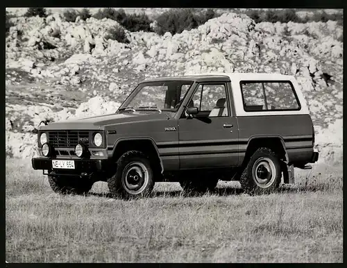 Fotografie Auto Datsun Patrol, Geländewagen, Rücksleitig technische Daten