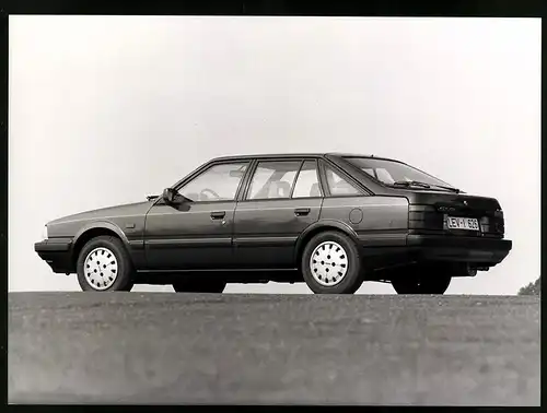 Fotografie Auto Mazda 626 GT, Schrägheck Modell 1985