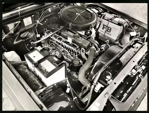 Fotografie Auto Nissan Patrol, Sechs-Zylinder Turbodiesel-Motor
