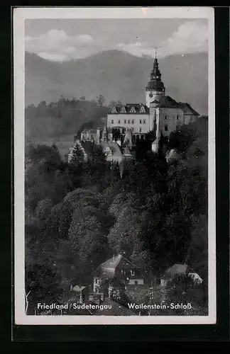 AK Friedland / Frydlant, Blick auf das Wallenstein-Schloss