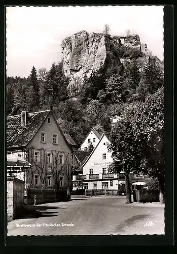 AK Streitberg, Dorfpartie mit Bäckerei und Blick zum Streitberg