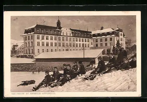 AK Appenzell, Kollegium St. Antonius und Studenten mit Schlitten im Winter