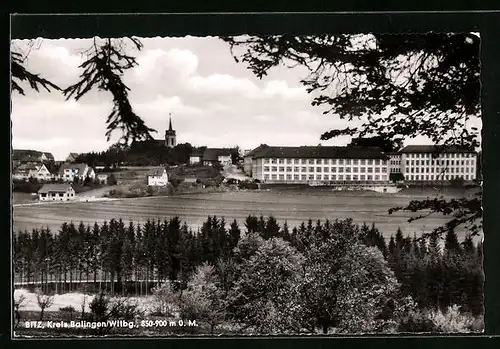 AK Bitz / Balingen, Kirche und Häuser in der Ferne