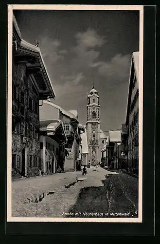 AK Mittenwald, Strasse mit Neunerhaus