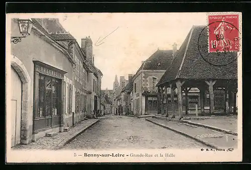 AK Bonny-sur-Loire, Grande-Rue et la Halle
