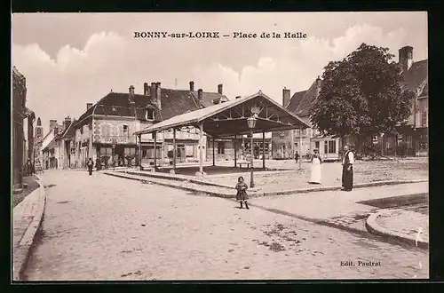 AK Bonny-sur-Loire, Place de la Halle