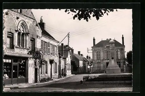 AK Saint-Benoit-sur-Loire, Le Monument aux Morts