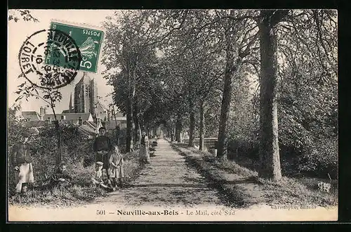 AK Neuville-aux-Bois, Le Mail, cote Sud