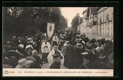 AK Combreux, Pelerinage de Notre-Dame de Combreux - La Procession