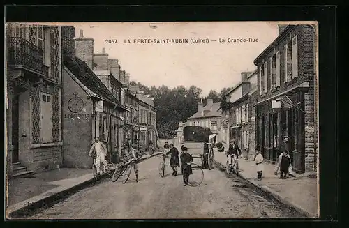 AK La Ferté-St-Aubin, La Grande-Rue