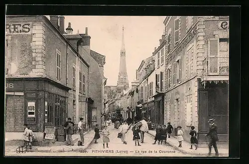 AK Pithiviers, La rue de la Couronne