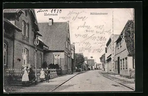 AK Ütersen, Passanten in der Mühlenstrasse