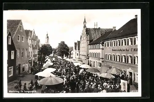 AK Langquaid, Strassenpartie mit Brauerei u. Gasthof zur Post, Geschäft und Markt