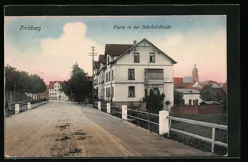 AK Frohburg, Partie in der Bahnhof-Strasse mit Bäumen