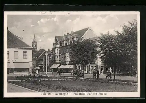 AK Neuruppin, Grünanlage in der Friedrich-Wilhelm-Strasse