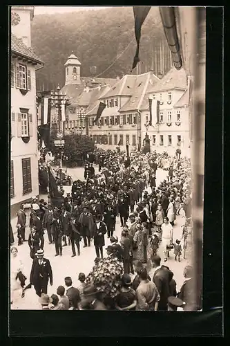 Foto-AK Esslingen, Sängerfest, Festzug beim Marsch durch die Stadt