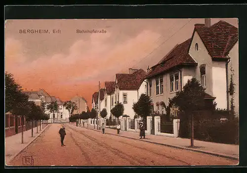 AK Bergheim / Erft, Bahnhofstrasse mit Passanten