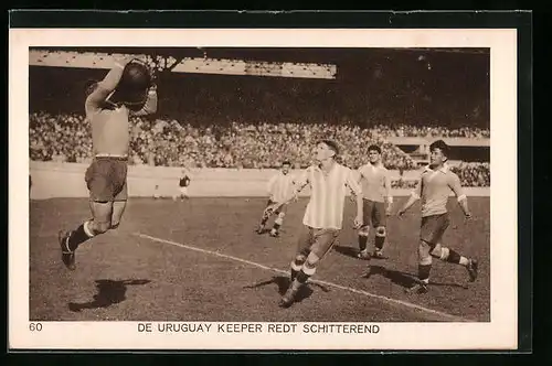 AK Amsterdam, Olympia 1928, Fussball, Torwart aus Uruguay hält den Ball