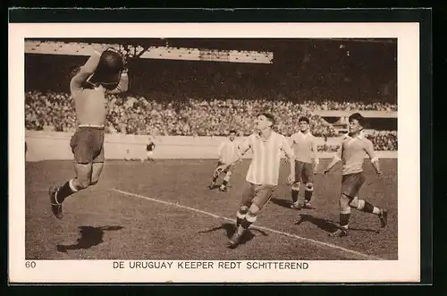 AK Amsterdam, Olympia 1928, Fussball, Torwart aus Uruguay hält den Ball