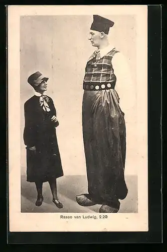 AK Riese Rasso van Ludwig vor einer Frau