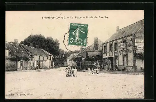 AK Triguères, La Place, Route de Dauchy