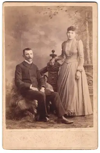 Fotografie Wasson & Sweney, Wellsville, N. Y., Junges Paar in hübscher Kleidung