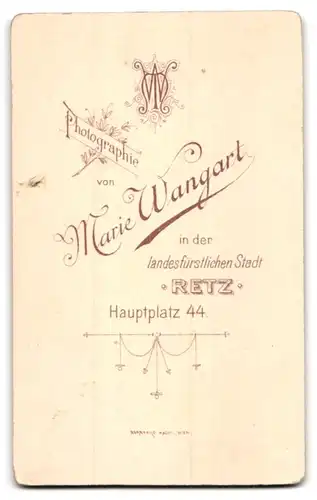 Fotografie Marie Wangart, Retz, Hauptplatz 44, Portrait Knabe trägt modischen Mantel