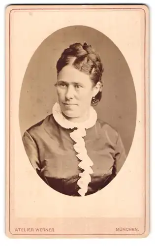 Fotografie Franz Werner, München, Schwanthaler-Str. 1, Bürgerliche Dame mit Hochsteckfrisur