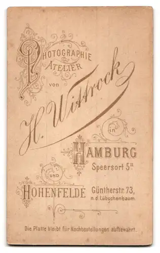 Fotografie H. Wittrock, Hamburg, Speersort 5, Junge Frau mit Mittelscheitel und Samtkragen